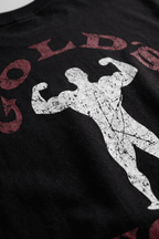 Detalle del gráfico vintage de la camiseta VORE Gods negra