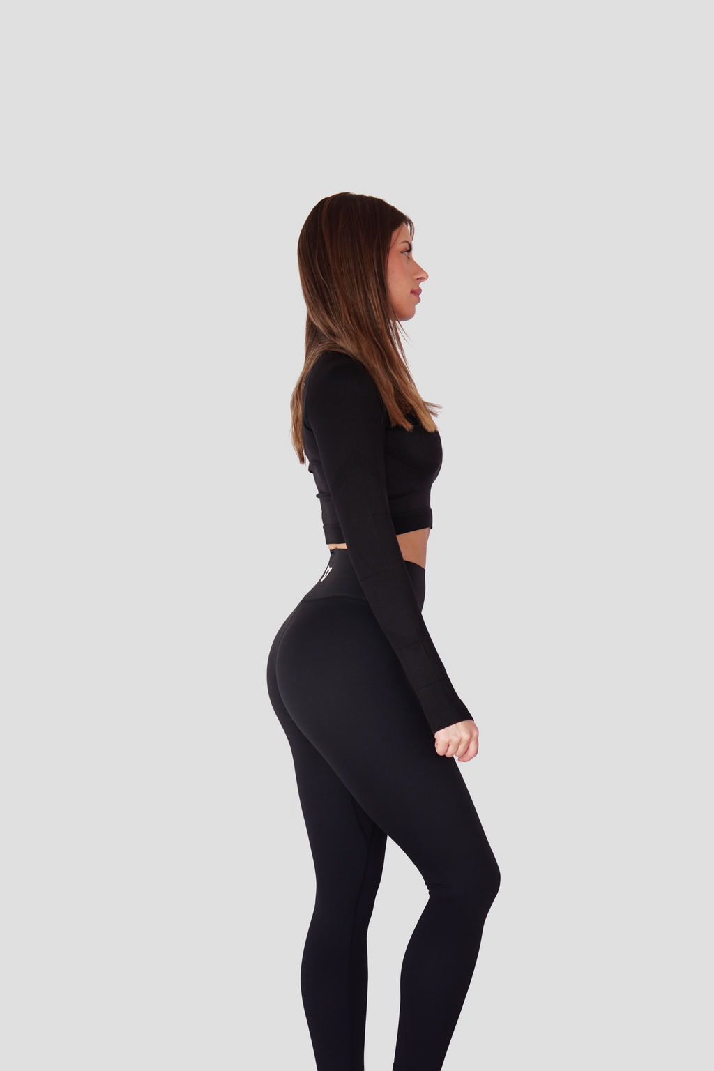 TOP ESSENCE MANGA LARGA NEGRO