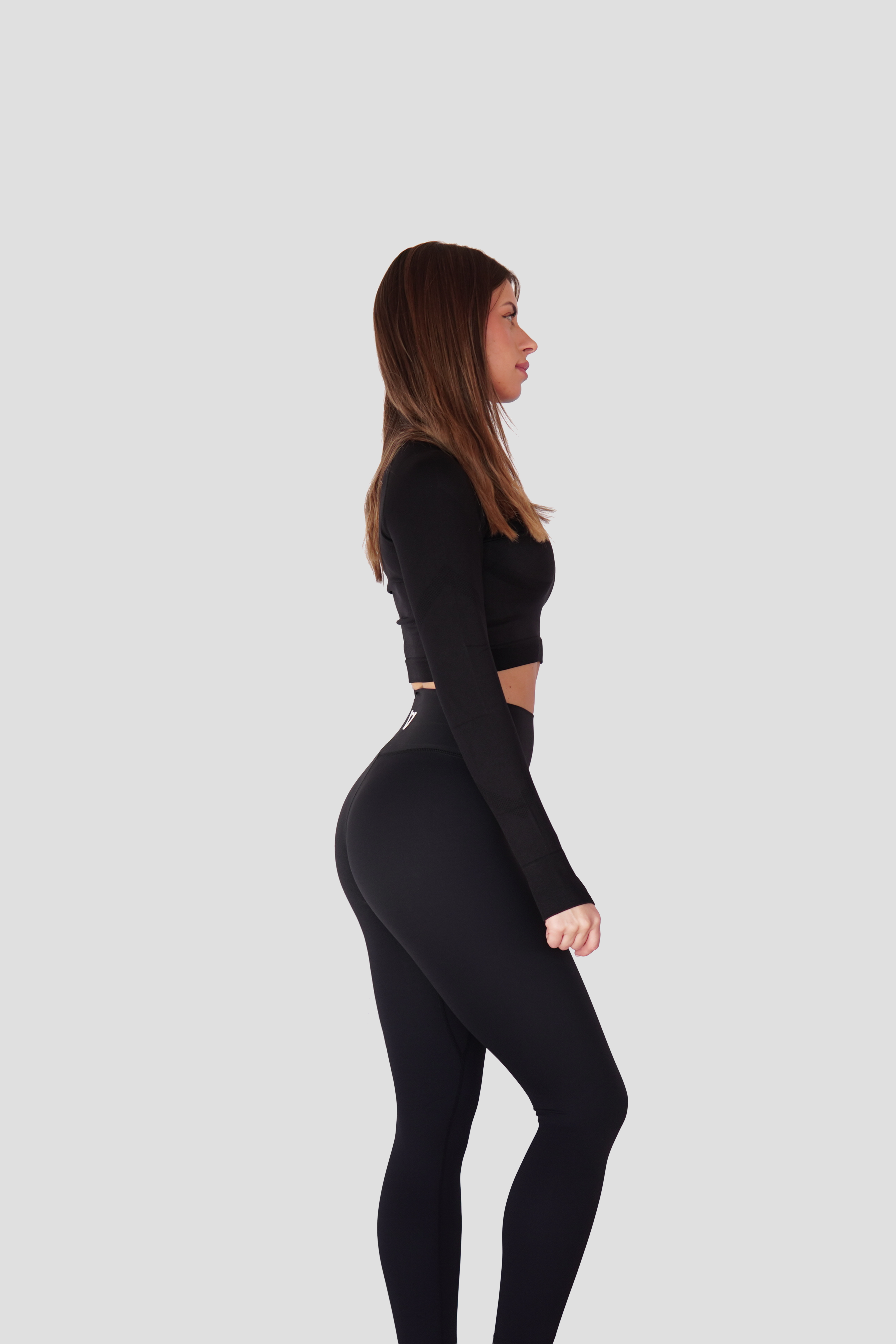 TOP ESSENCE MANGA LARGA NEGRO